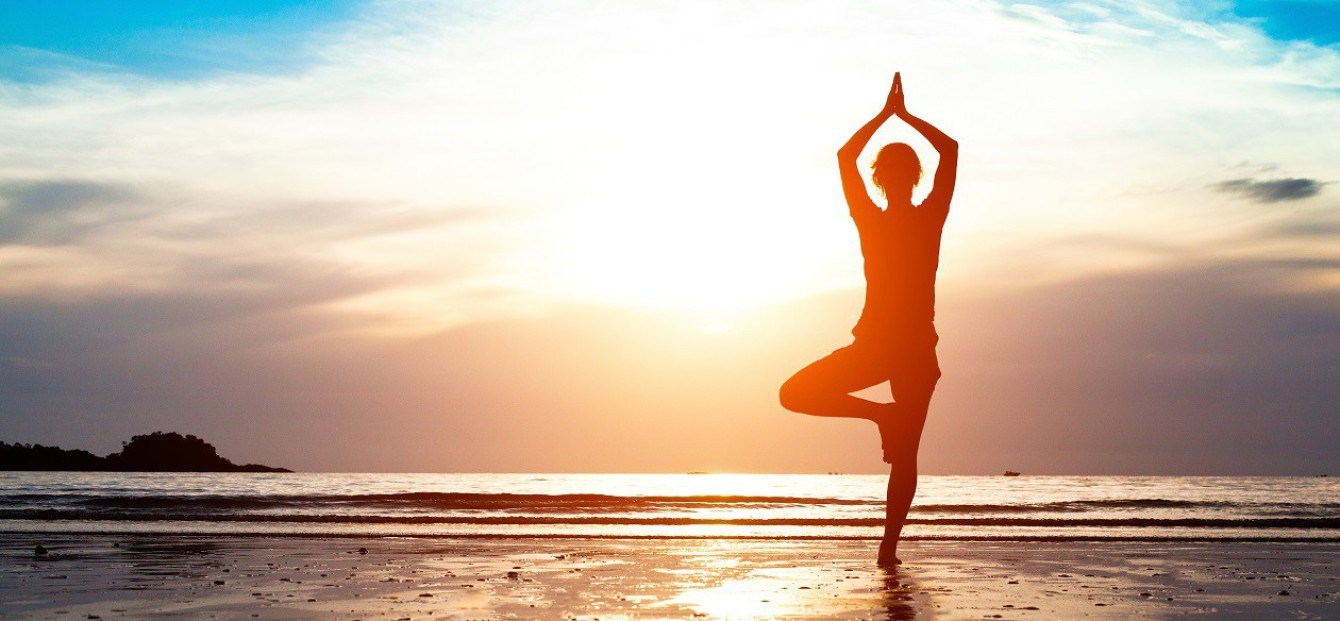 cropped-cropped-tree-pose-on-beach2