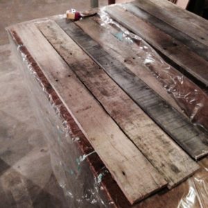 assemble a pallet sign