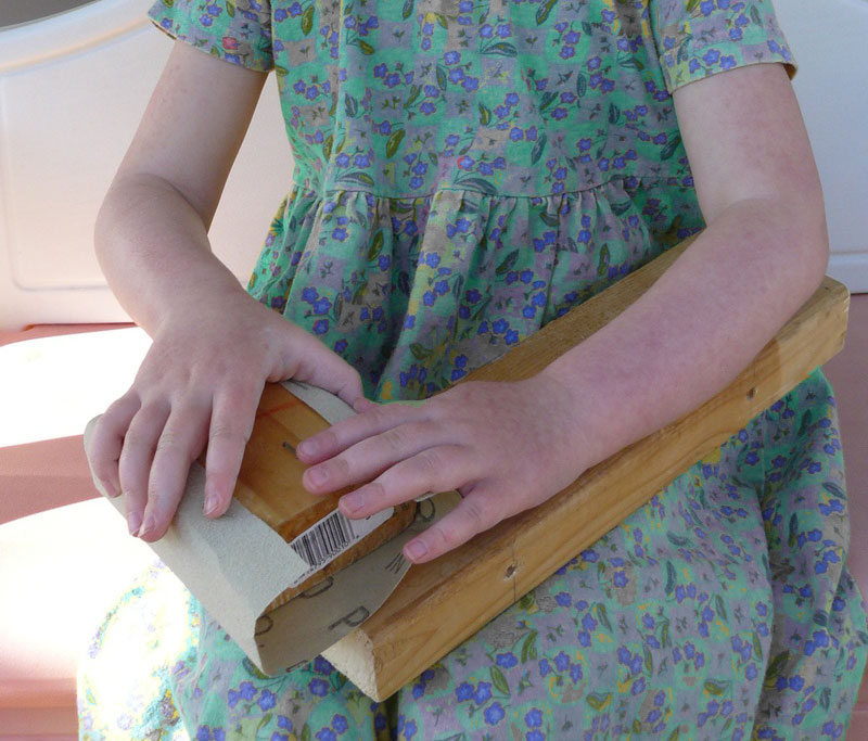 daughter-sanding-helping-diy-pallet